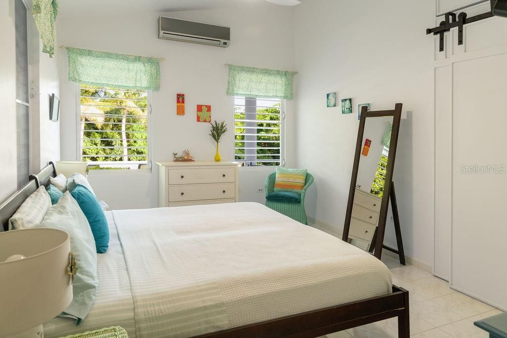 For Sale: $940,000 (2 beds, 2 baths, 1205 Square Feet)