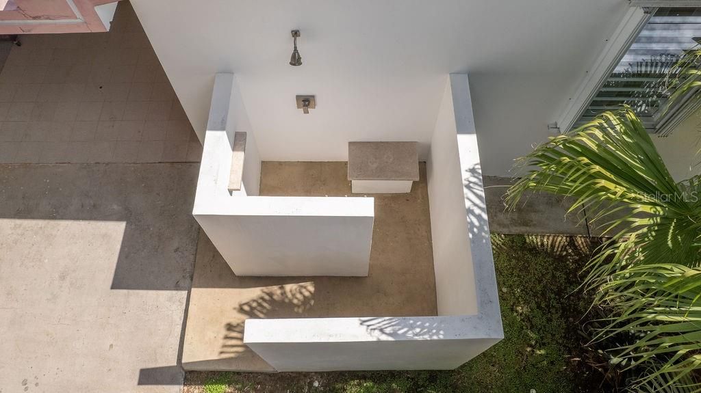 For Sale: $940,000 (2 beds, 2 baths, 1205 Square Feet)