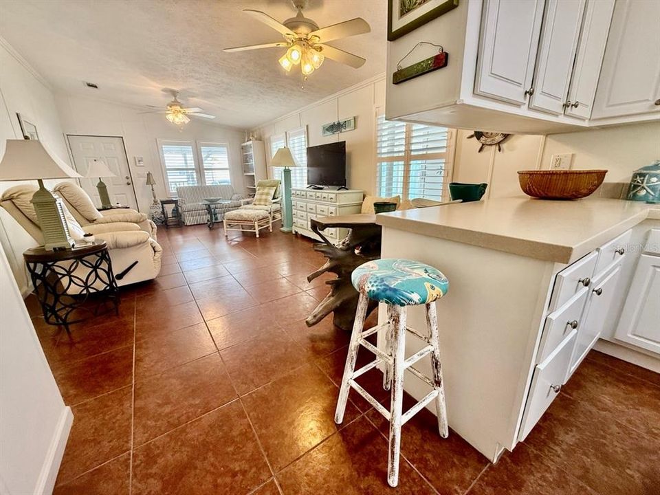 For Sale: $179,000 (2 beds, 2 baths, 1204 Square Feet)