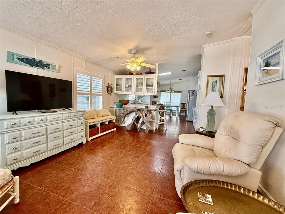 For Sale: $179,000 (2 beds, 2 baths, 1204 Square Feet)