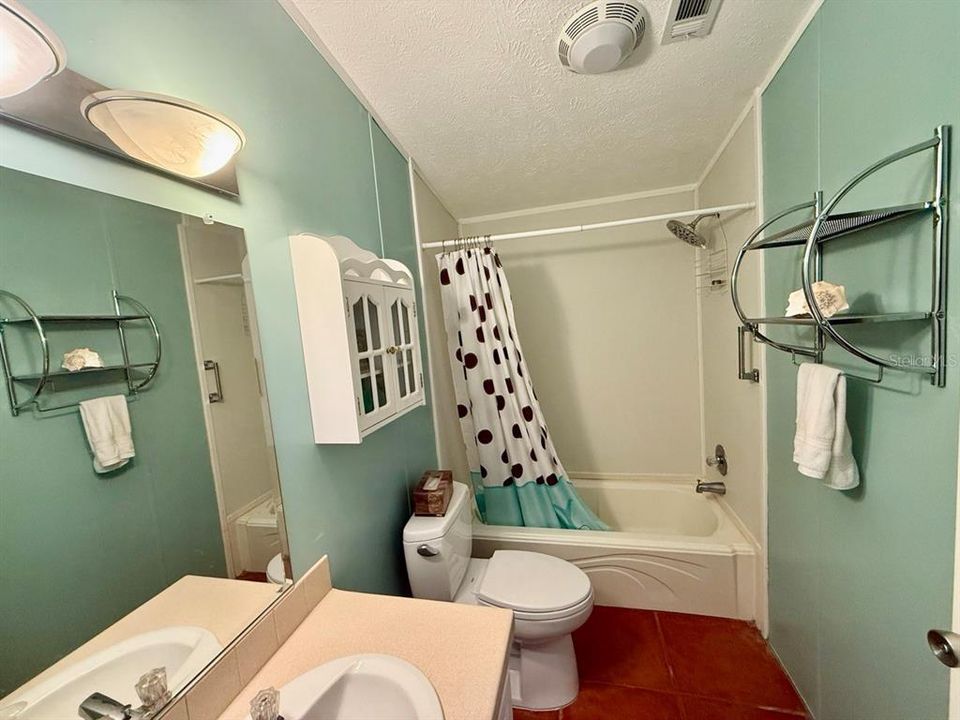 For Sale: $179,000 (2 beds, 2 baths, 1204 Square Feet)