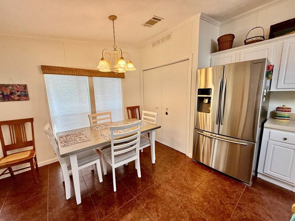 For Sale: $179,000 (2 beds, 2 baths, 1204 Square Feet)