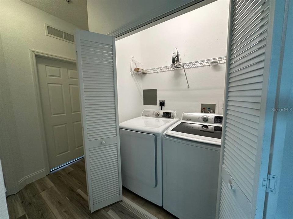 For Rent: $2,300 (3 beds, 2 baths, 1442 Square Feet)