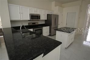 For Rent: $2,100 (3 beds, 2 baths, 1799 Square Feet)