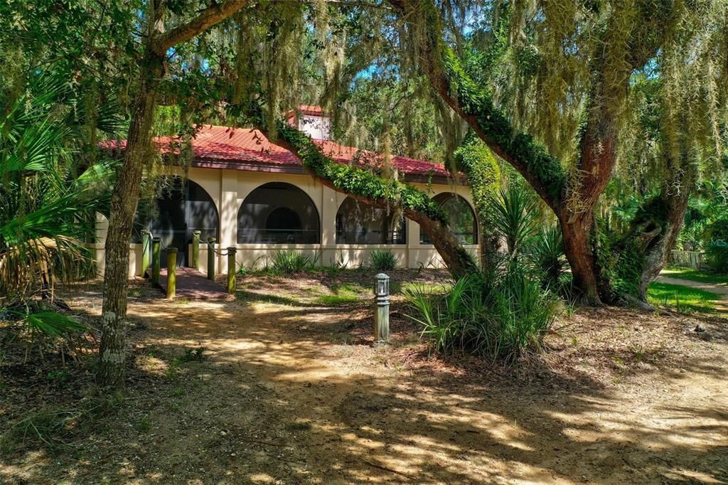 Boat House with Kitchen and Bathrooms