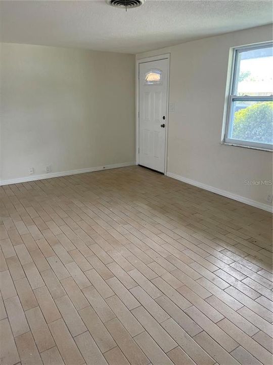 For Rent: $1,695 (3 beds, 2 baths, 1004 Square Feet)