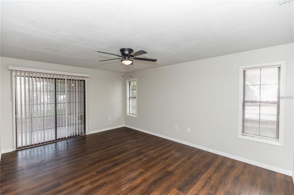 For Rent: $2,299 (4 beds, 2 baths, 2196 Square Feet)