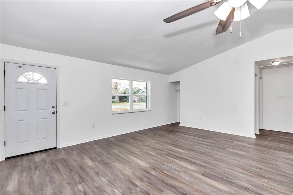 For Sale: $225,000 (3 beds, 2 baths, 1179 Square Feet)