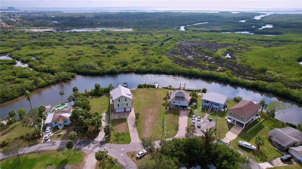 На продажу: $369,000 (0.26 acres)