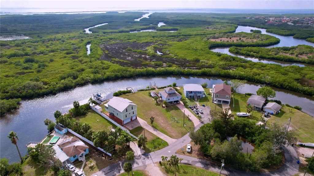 На продажу: $369,000 (0.26 acres)