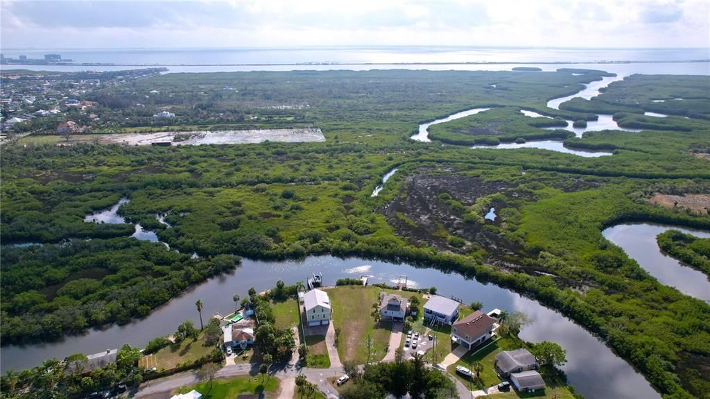 На продажу: $369,000 (0.26 acres)