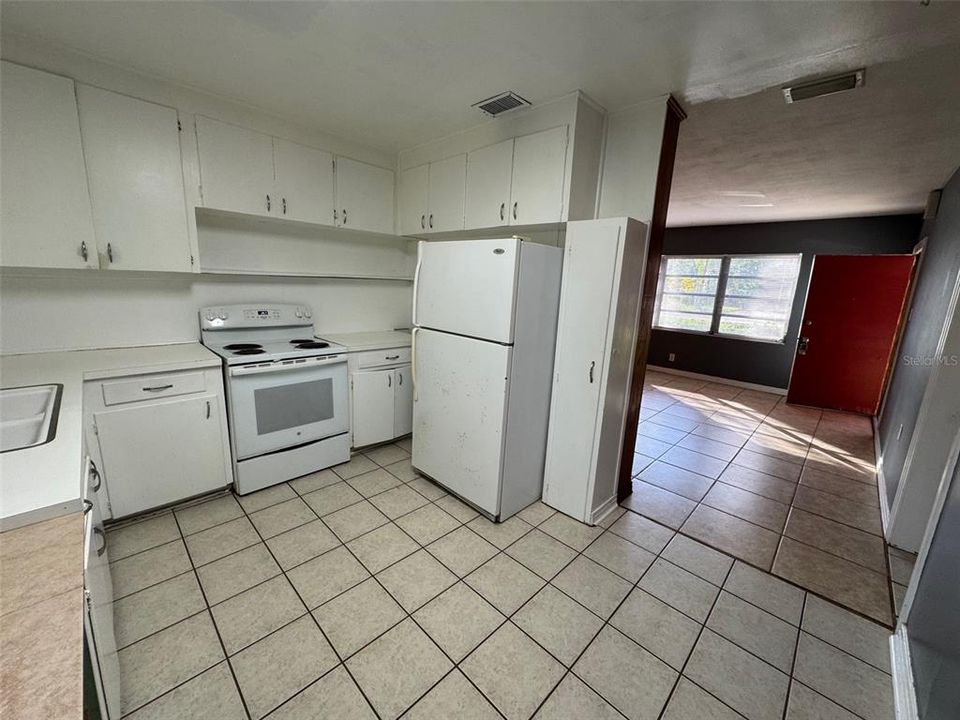 For Rent: $1,500 (3 beds, 1 baths, 1074 Square Feet)