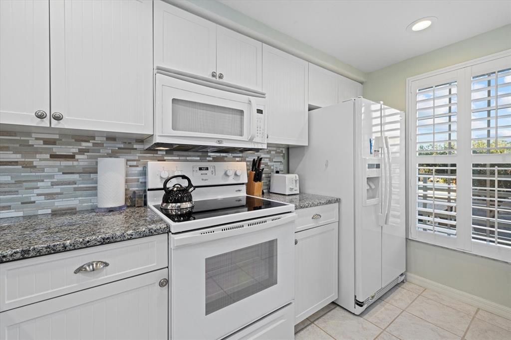 For Sale: $259,000 (2 beds, 2 baths, 1093 Square Feet)