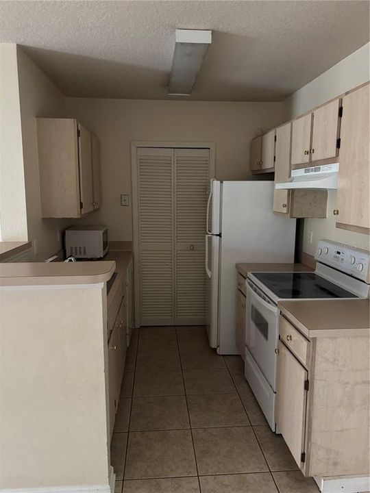 For Rent: $1,400 (2 beds, 2 baths, 996 Square Feet)