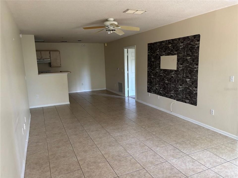 For Rent: $1,400 (2 beds, 2 baths, 996 Square Feet)