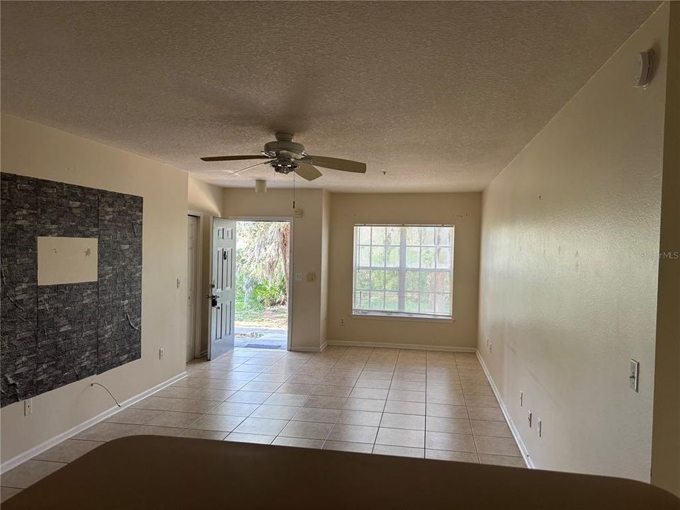 For Rent: $1,400 (2 beds, 2 baths, 996 Square Feet)