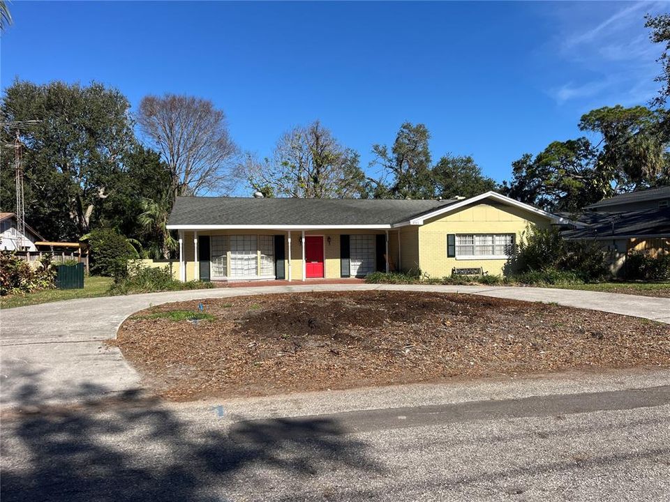 For Sale: $800,000 (3 beds, 2 baths, 2231 Square Feet)