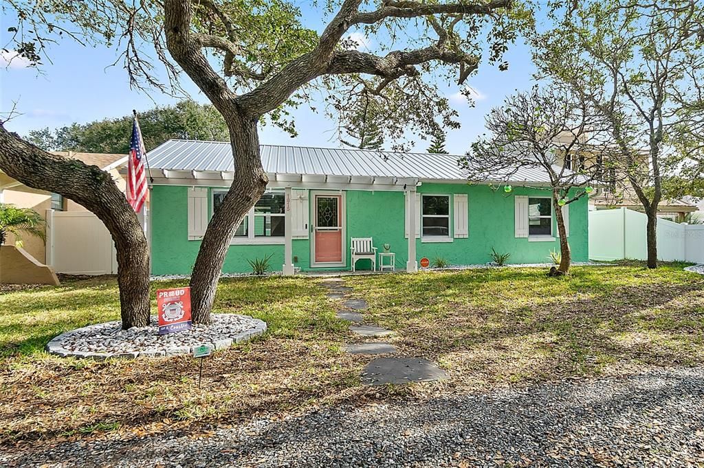 For Sale: $649,000 (3 beds, 2 baths, 1288 Square Feet)