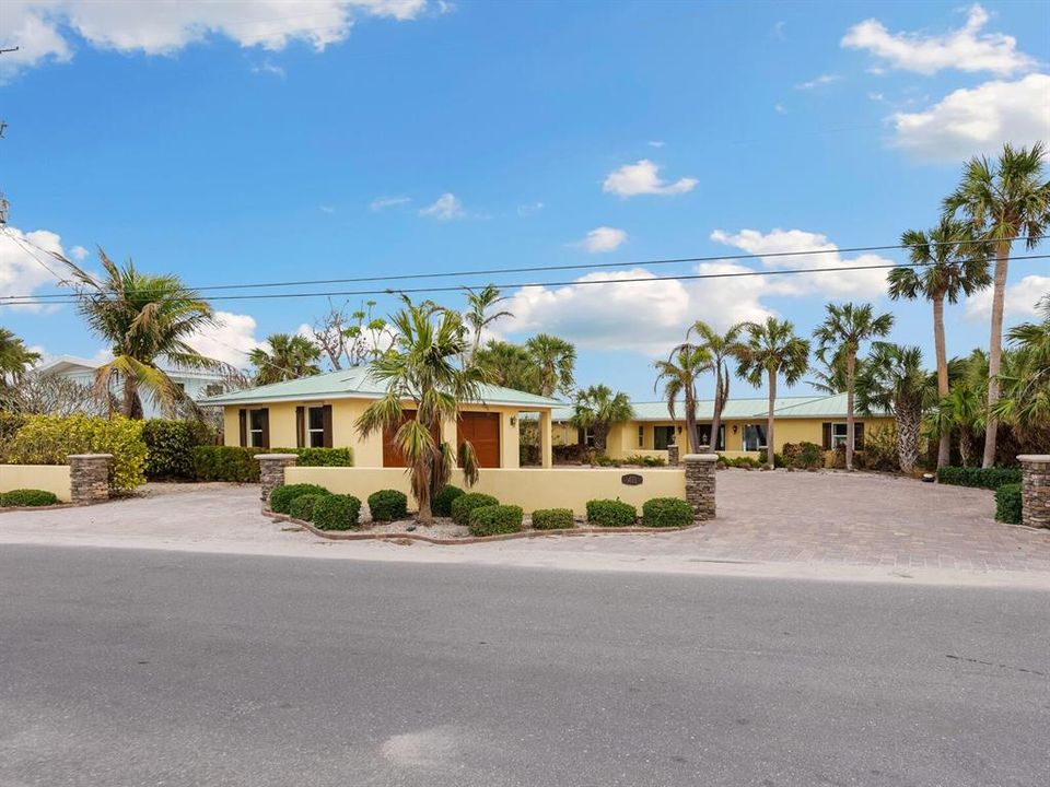 Front view with turnaround driveway