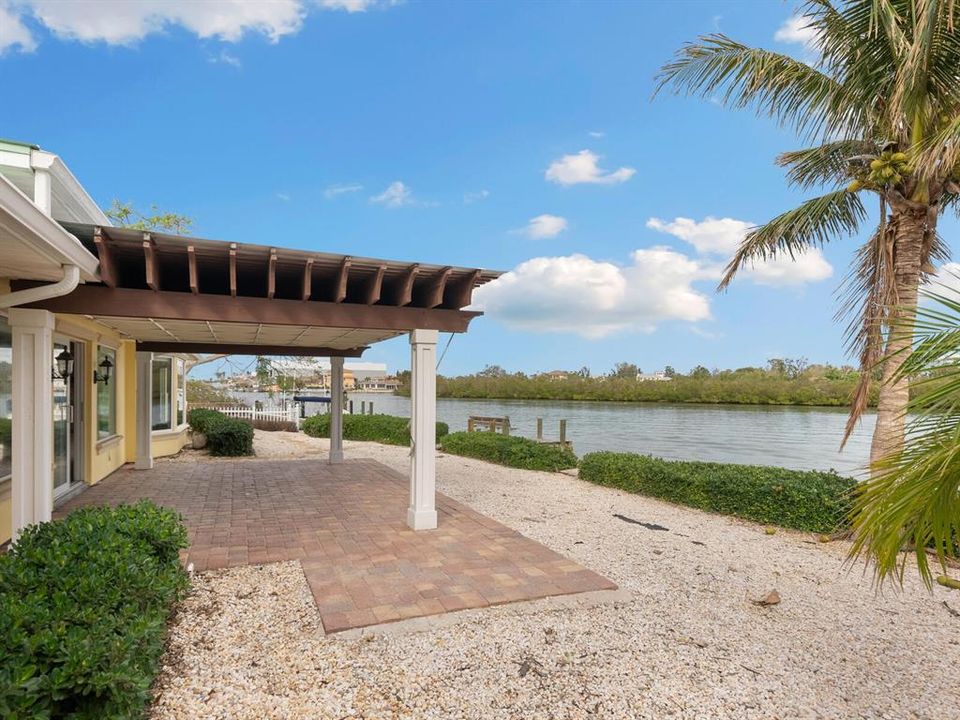 Rear patio/covered portico