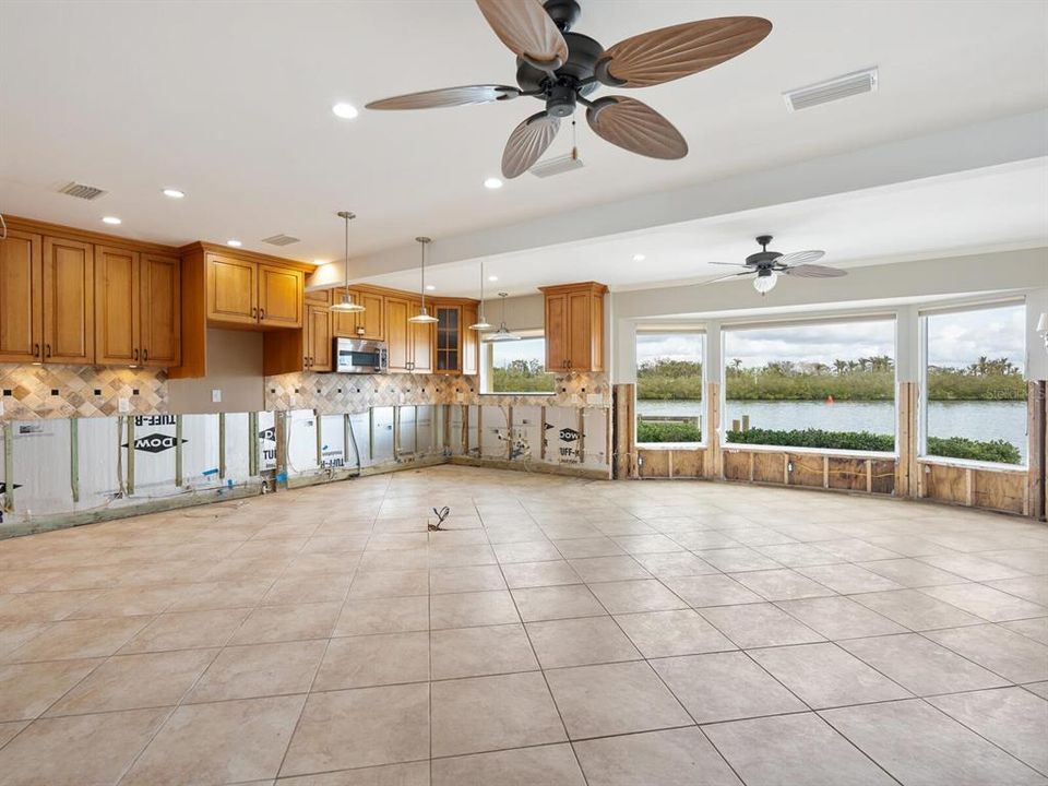 Kitchen/Family room combo