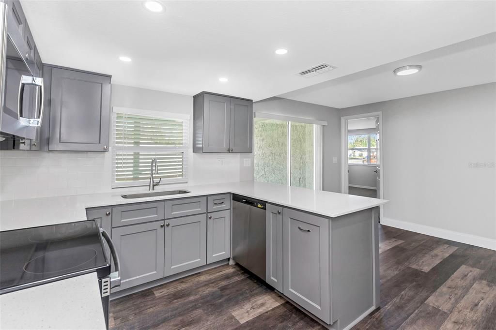 For Sale: $314,900 (3 beds, 2 baths, 1307 Square Feet)