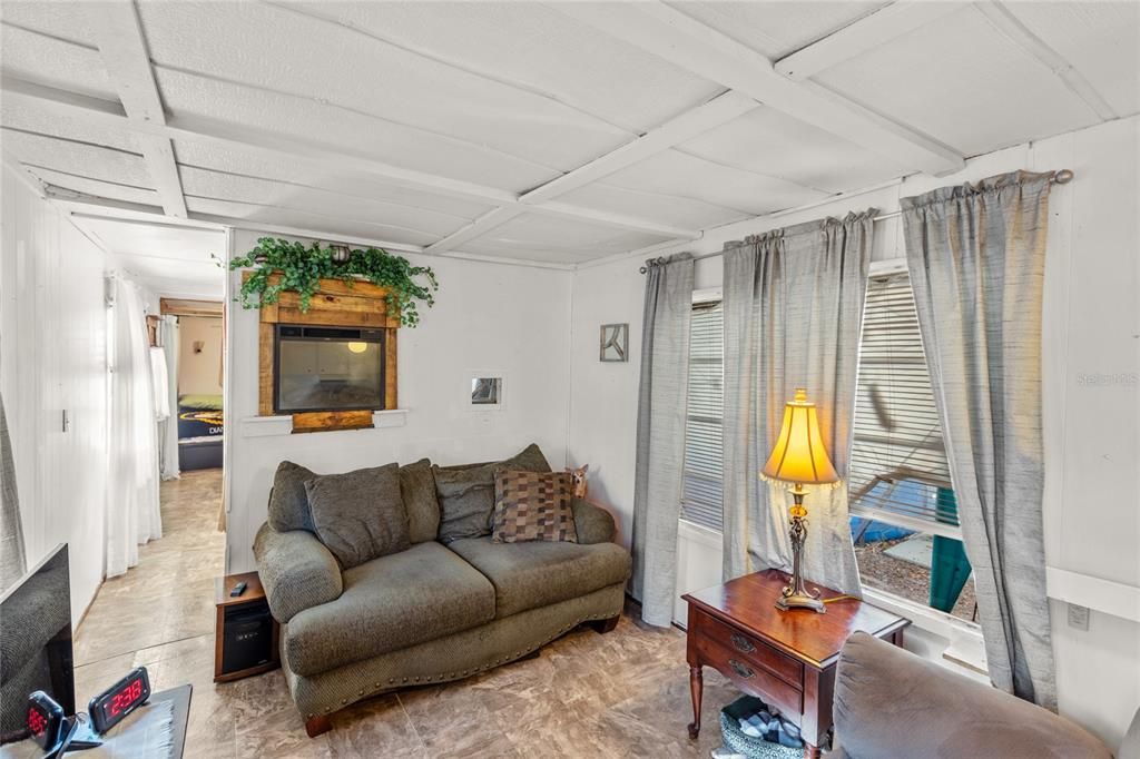 For Sale: $60,000 (2 beds, 1 baths, 490 Square Feet)