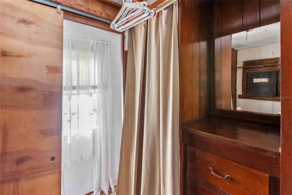 For Sale: $60,000 (2 beds, 1 baths, 490 Square Feet)