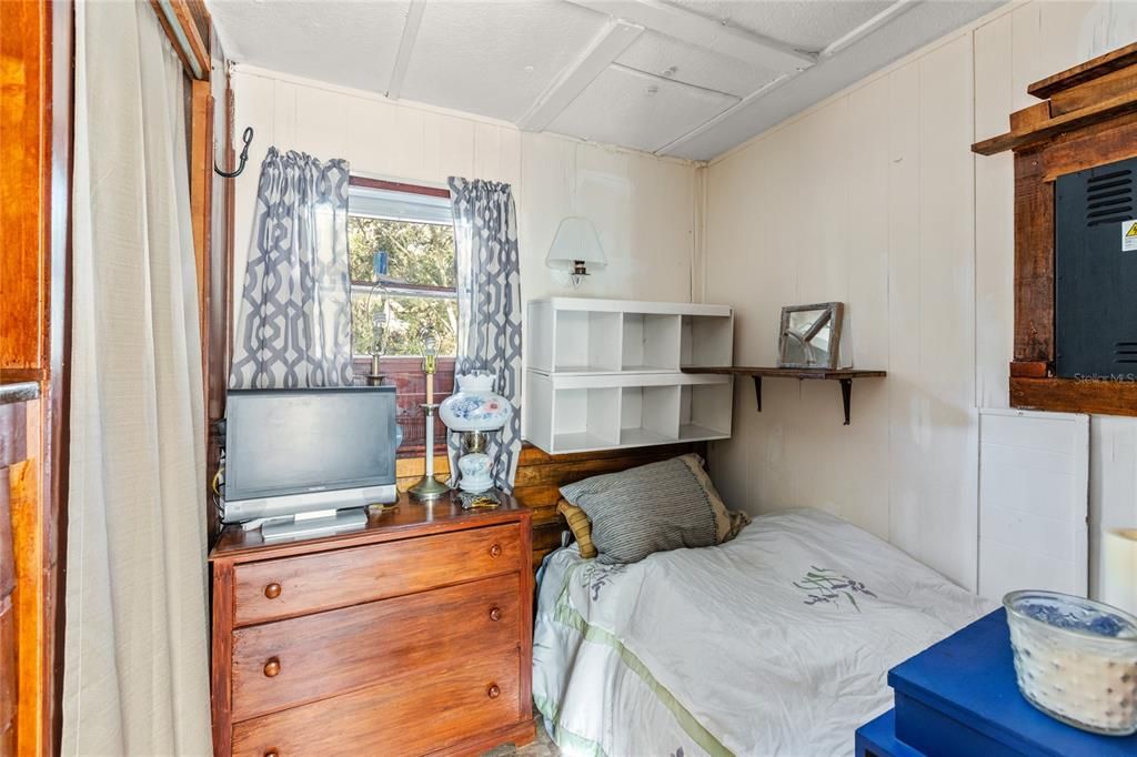 For Sale: $60,000 (2 beds, 1 baths, 490 Square Feet)