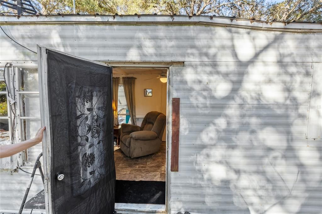 For Sale: $60,000 (2 beds, 1 baths, 490 Square Feet)