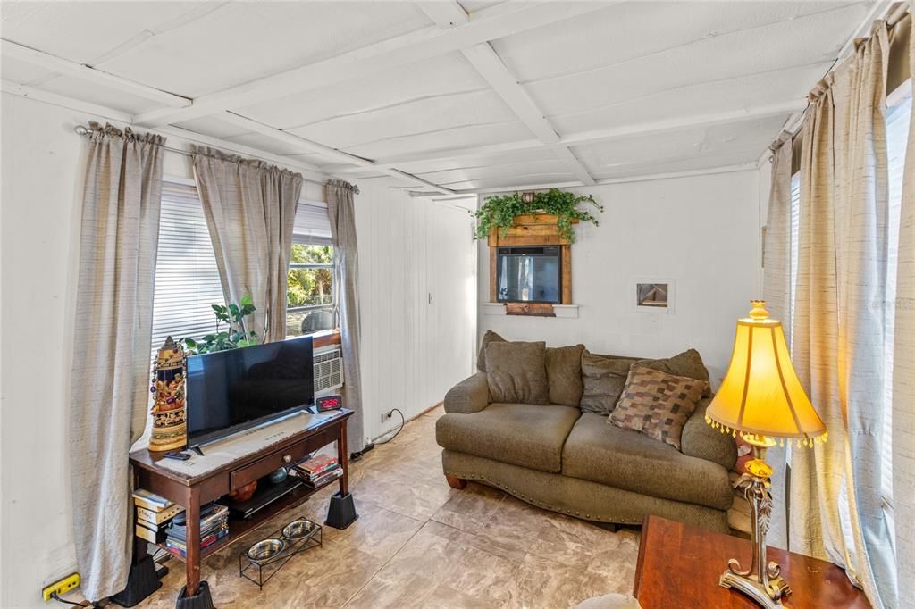 For Sale: $60,000 (2 beds, 1 baths, 490 Square Feet)