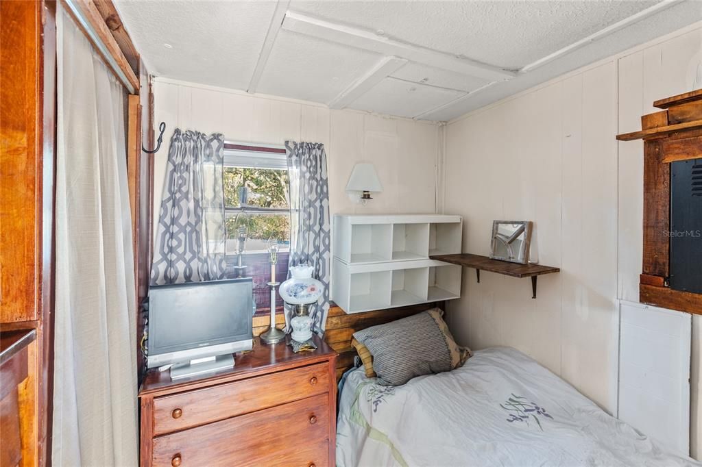 For Sale: $60,000 (2 beds, 1 baths, 490 Square Feet)