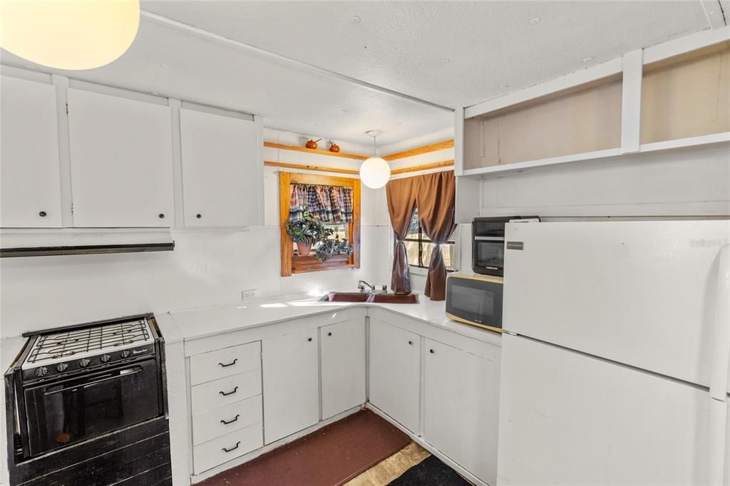 For Sale: $60,000 (2 beds, 1 baths, 490 Square Feet)