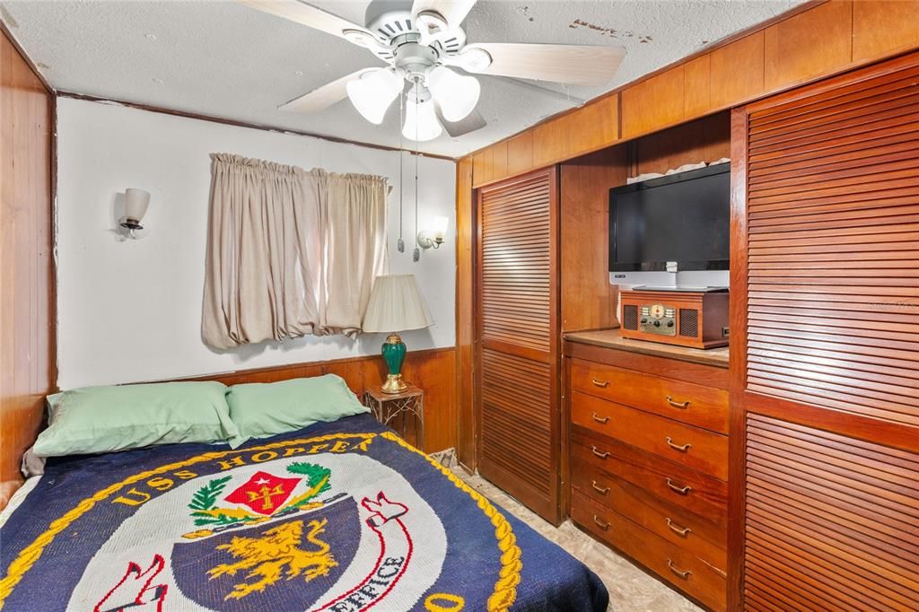 For Sale: $60,000 (2 beds, 1 baths, 490 Square Feet)