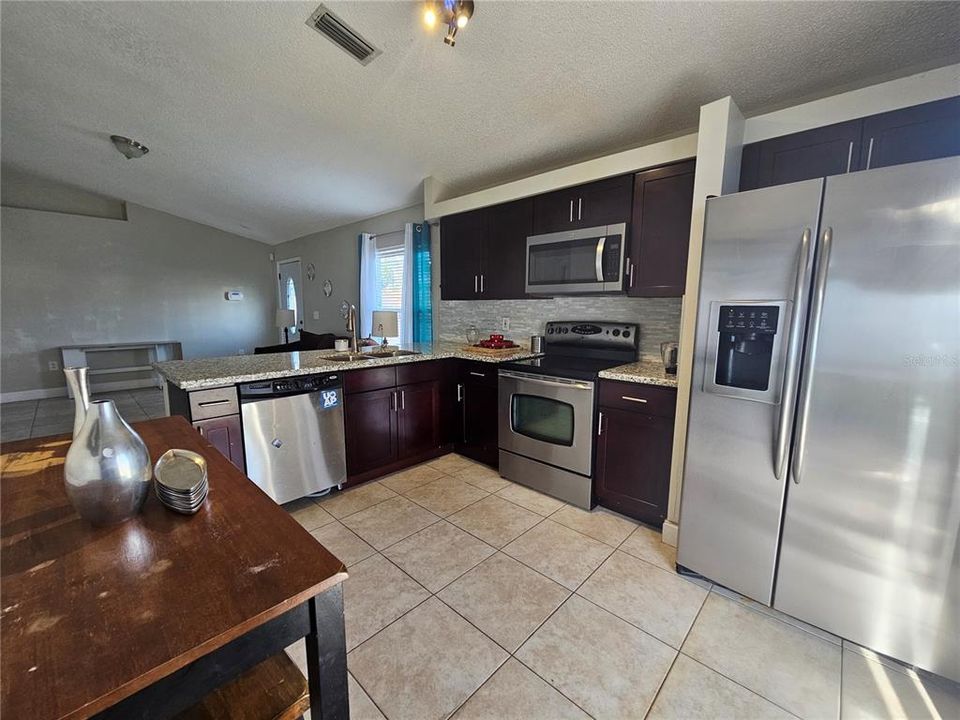 For Rent: $2,600 (4 beds, 2 baths, 1141 Square Feet)