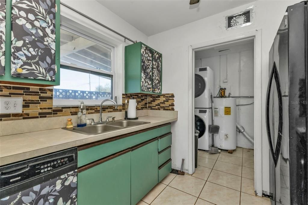 For Sale: $175,000 (2 beds, 1 baths, 1326 Square Feet)