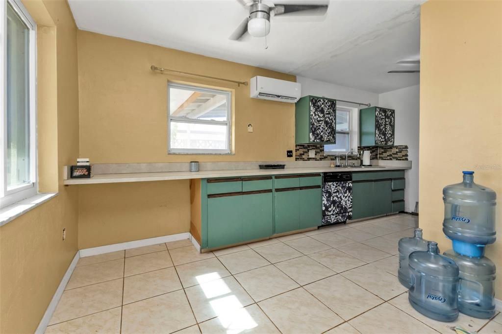 For Sale: $175,000 (2 beds, 1 baths, 1326 Square Feet)