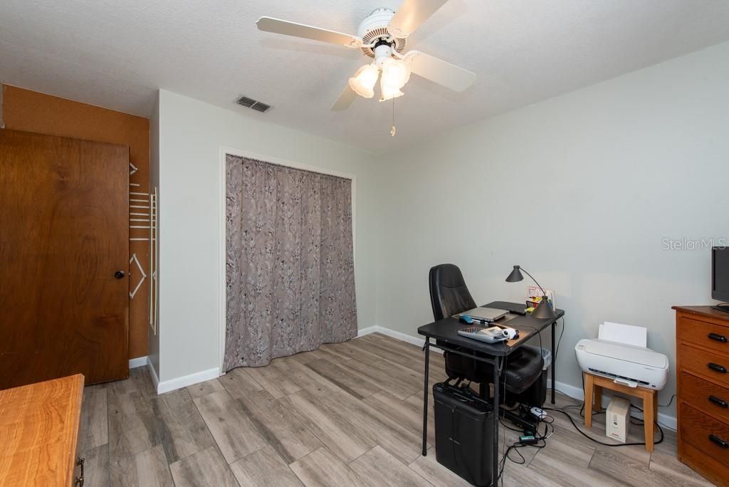 For Sale: $410,000 (4 beds, 2 baths, 1607 Square Feet)