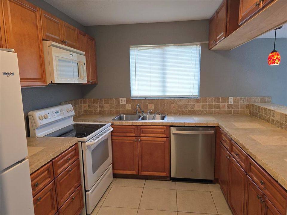 For Rent: $1,795 (3 beds, 2 baths, 1482 Square Feet)