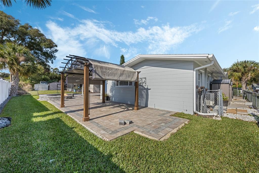 Pergola w/ Shade