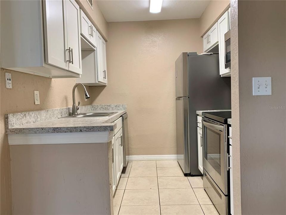 For Rent: $1,400 (1 beds, 1 baths, 591 Square Feet)