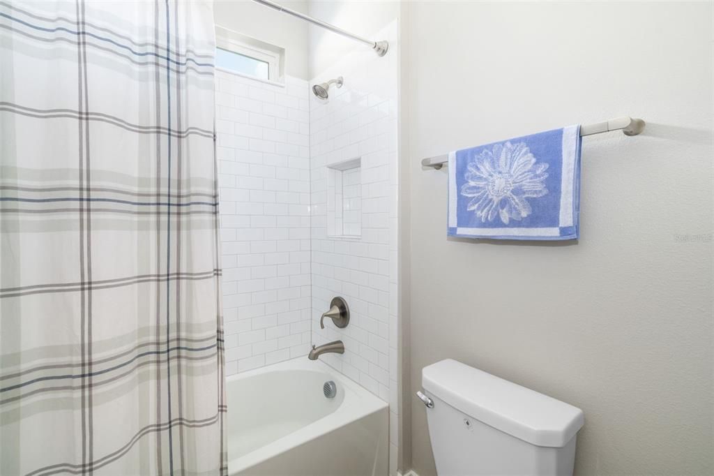 For Sale: $558,400 (3 beds, 2 baths, 1638 Square Feet)