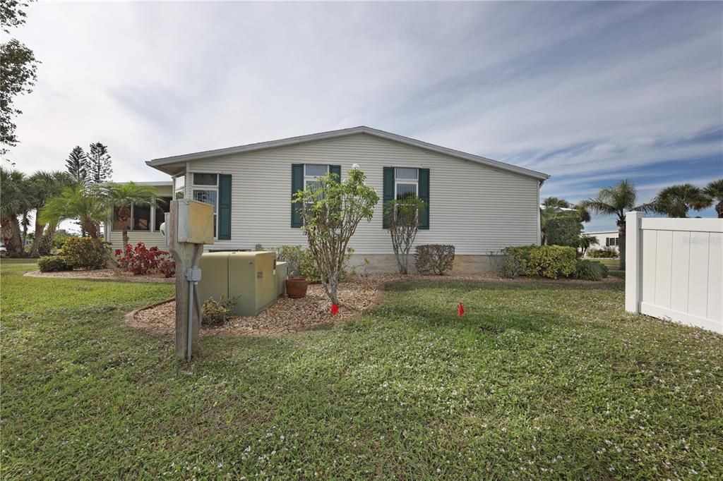 For Sale: $365,000 (2 beds, 2 baths, 1760 Square Feet)