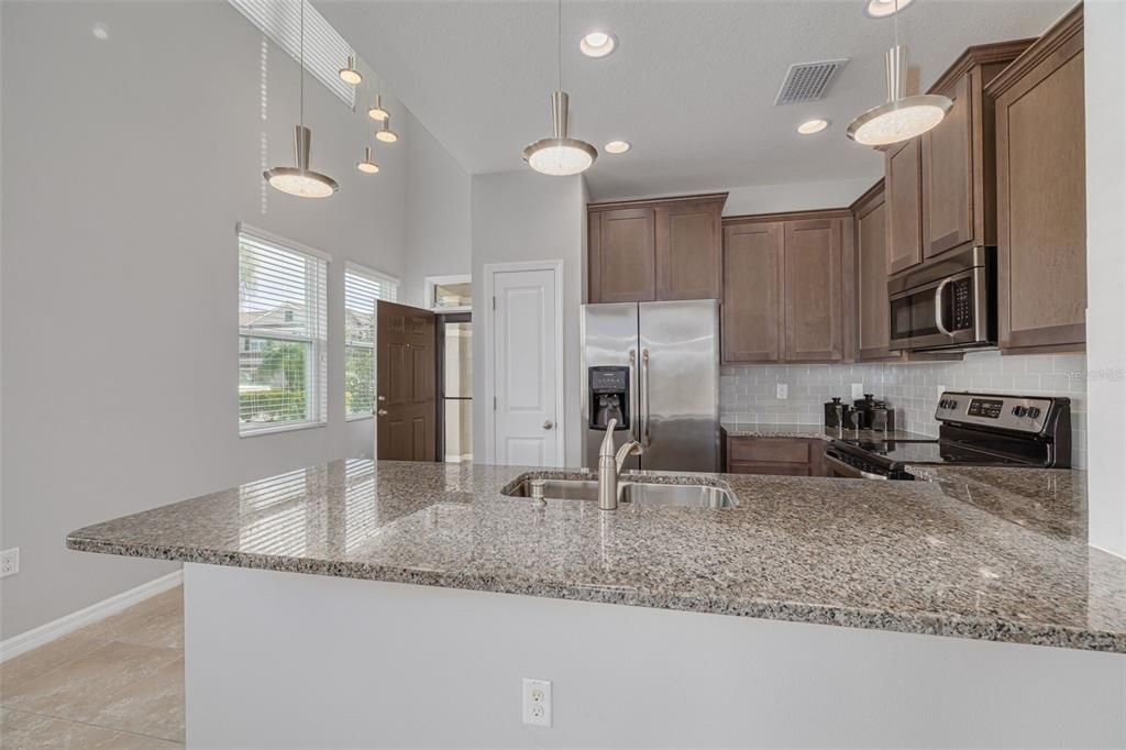 Granite Counters, 42" Cabinets