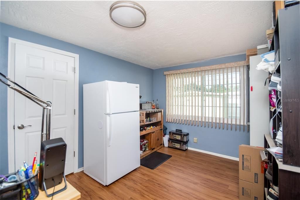 For Sale: $450,000 (3 beds, 3 baths, 1709 Square Feet)