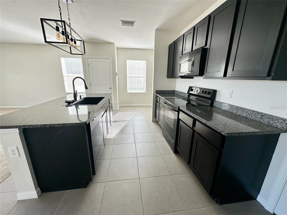 For Rent: $2,795 (4 beds, 2 baths, 2260 Square Feet)