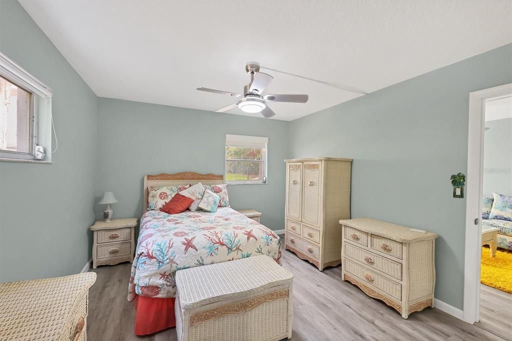 For Sale: $238,000 (2 beds, 2 baths, 872 Square Feet)