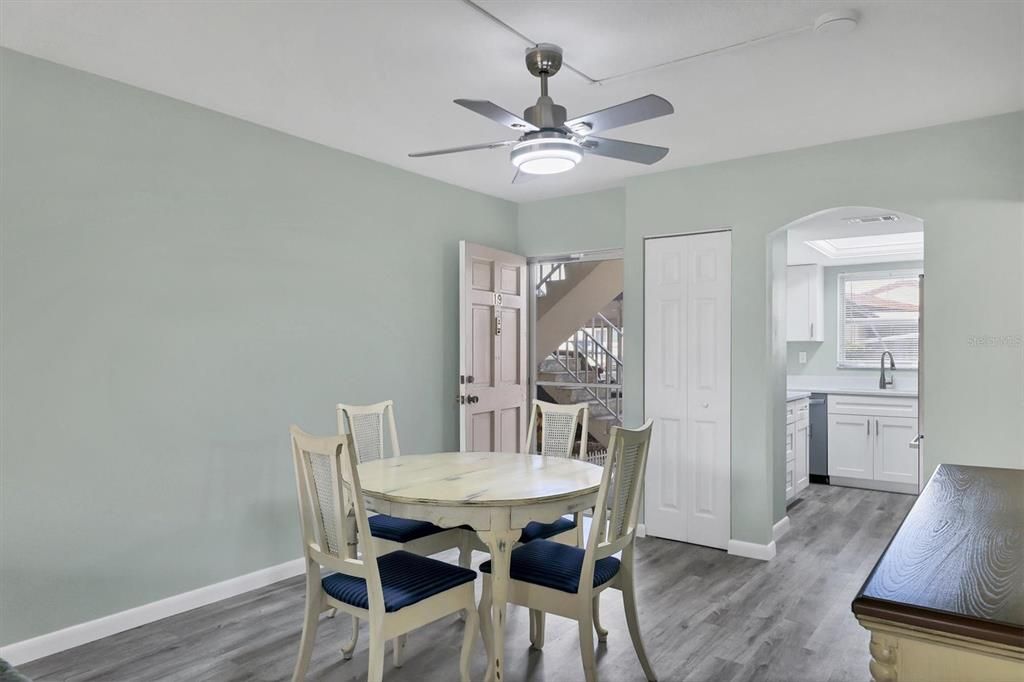 For Sale: $238,000 (2 beds, 2 baths, 872 Square Feet)