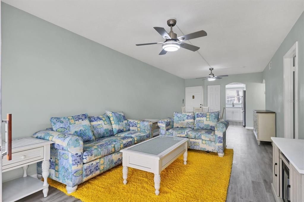 For Sale: $238,000 (2 beds, 2 baths, 872 Square Feet)