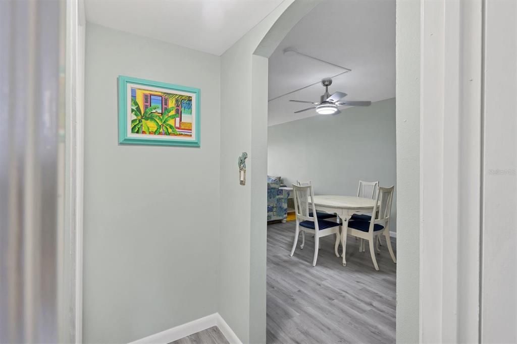 For Sale: $238,000 (2 beds, 2 baths, 872 Square Feet)